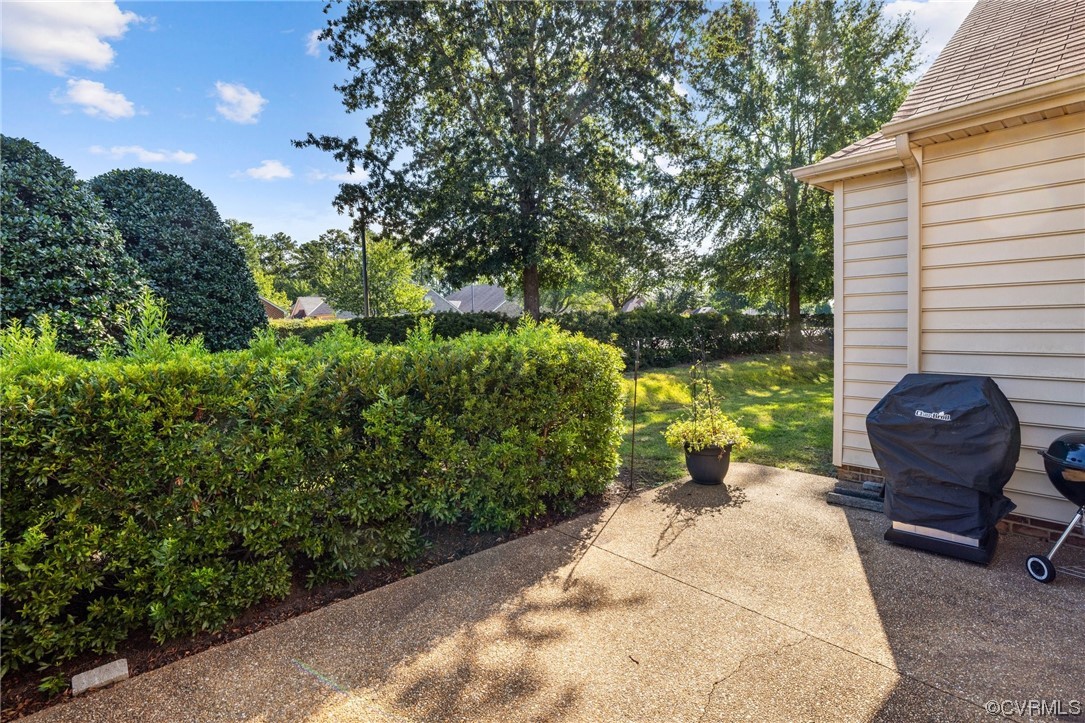 5000 Park Commons Loop Glen Allen, VA 23059 - Photo 31 of 32 a view of a back yard of the house