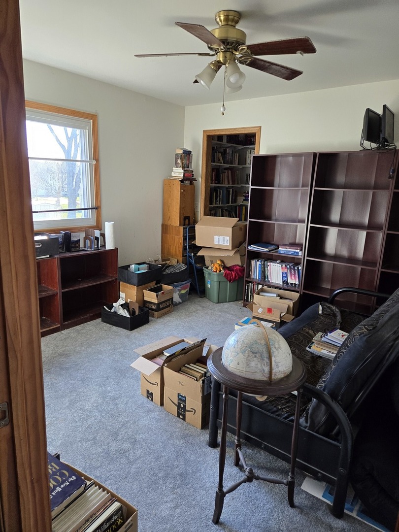 513 Appleton Drive Batavia, IL 60510 - Photo 19 of 31 a living room with furniture