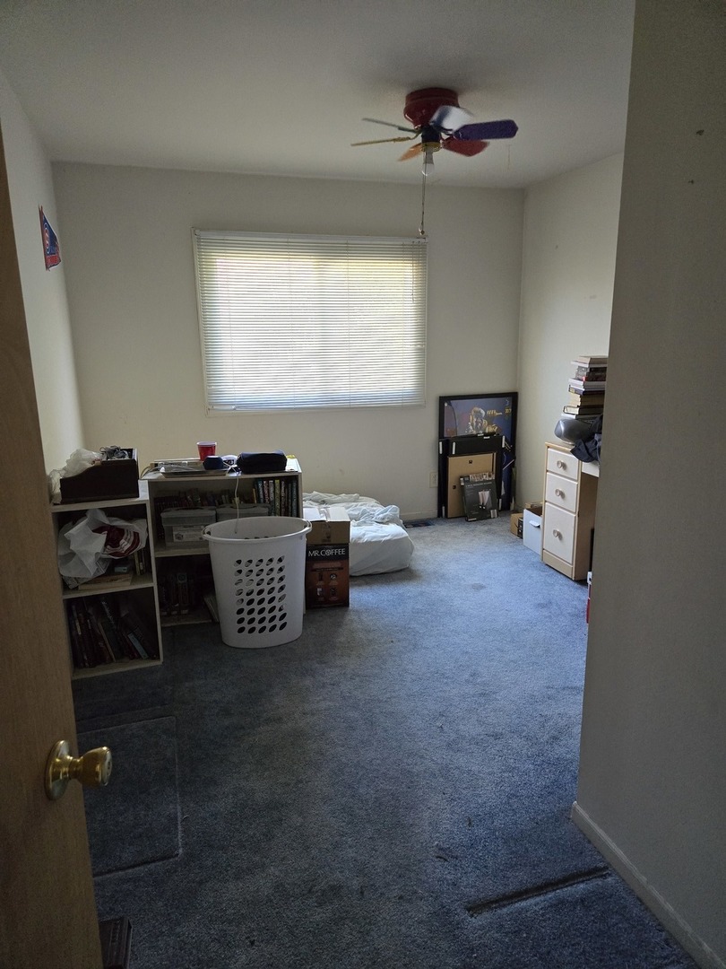 513 Appleton Drive Batavia, IL 60510 - Photo 21 of 31 a living room with furniture