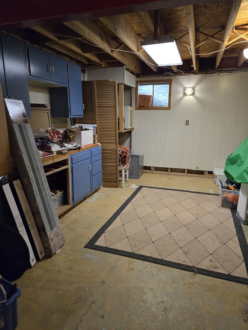 513 Appleton Drive Batavia, IL 60510 - Photo 23 of 31 a kitchen with a stove and a refrigerator