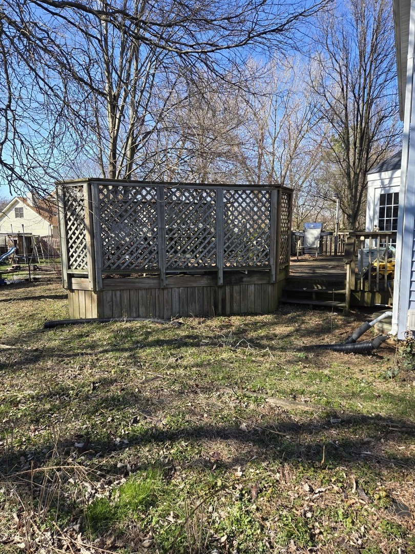 513 Appleton Drive Batavia, IL 60510 - Photo 26 of 31 a backyard of a house with lots of green space