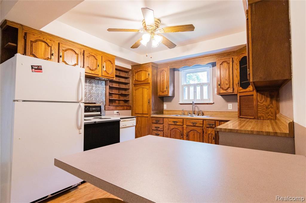 8348 Davison Road Davison, MI 48423 - Photo 3 of 22