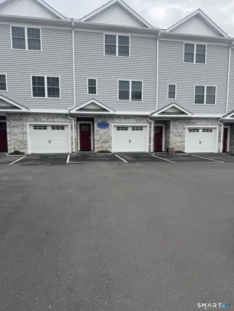 $3,700 | 2 Beacon Square, Unit 5, Fairfield, CT 06825