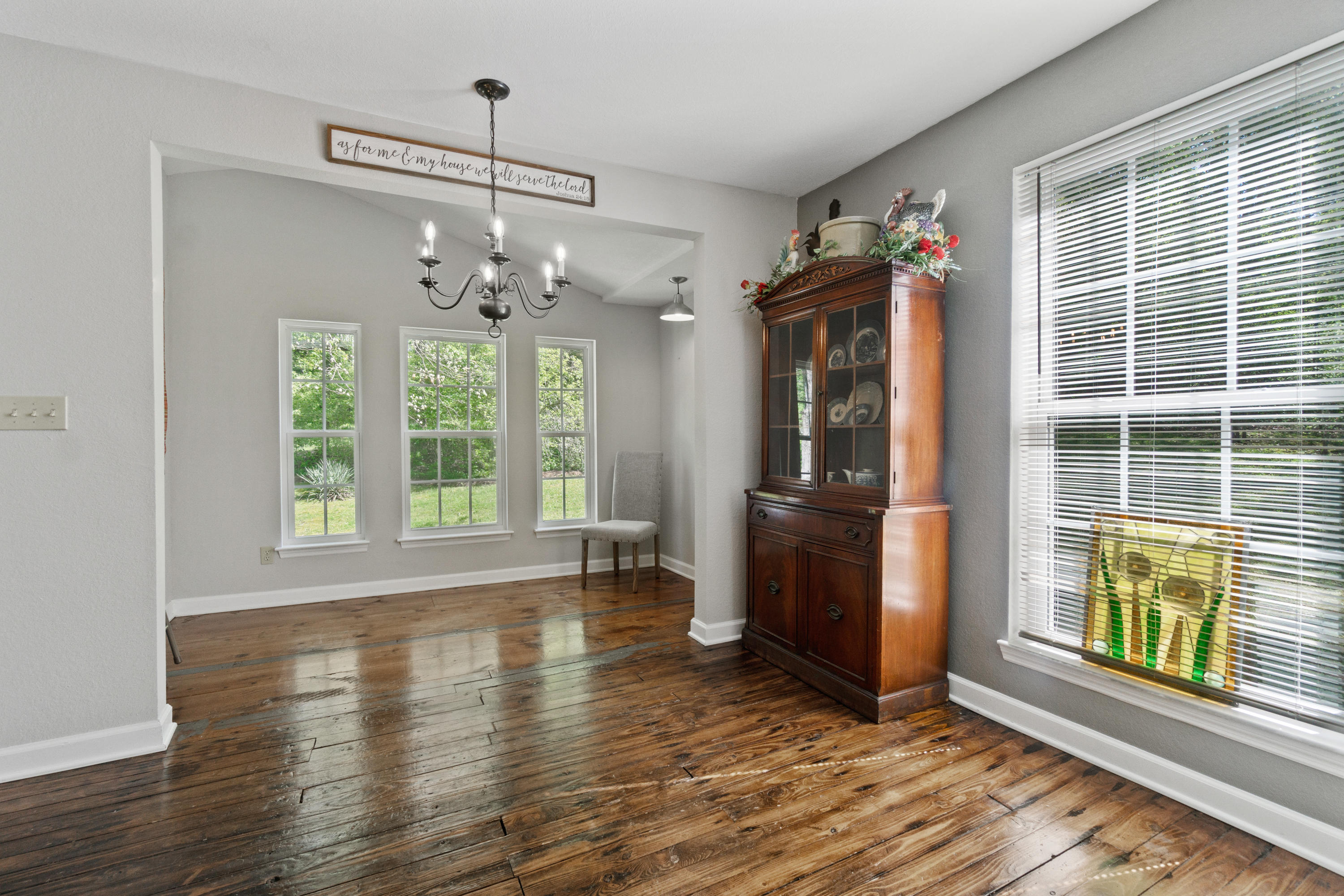 6661 Sandswitch Road Hixson, TN 37343 - Photo 17 of 57 Breakfast room with double window