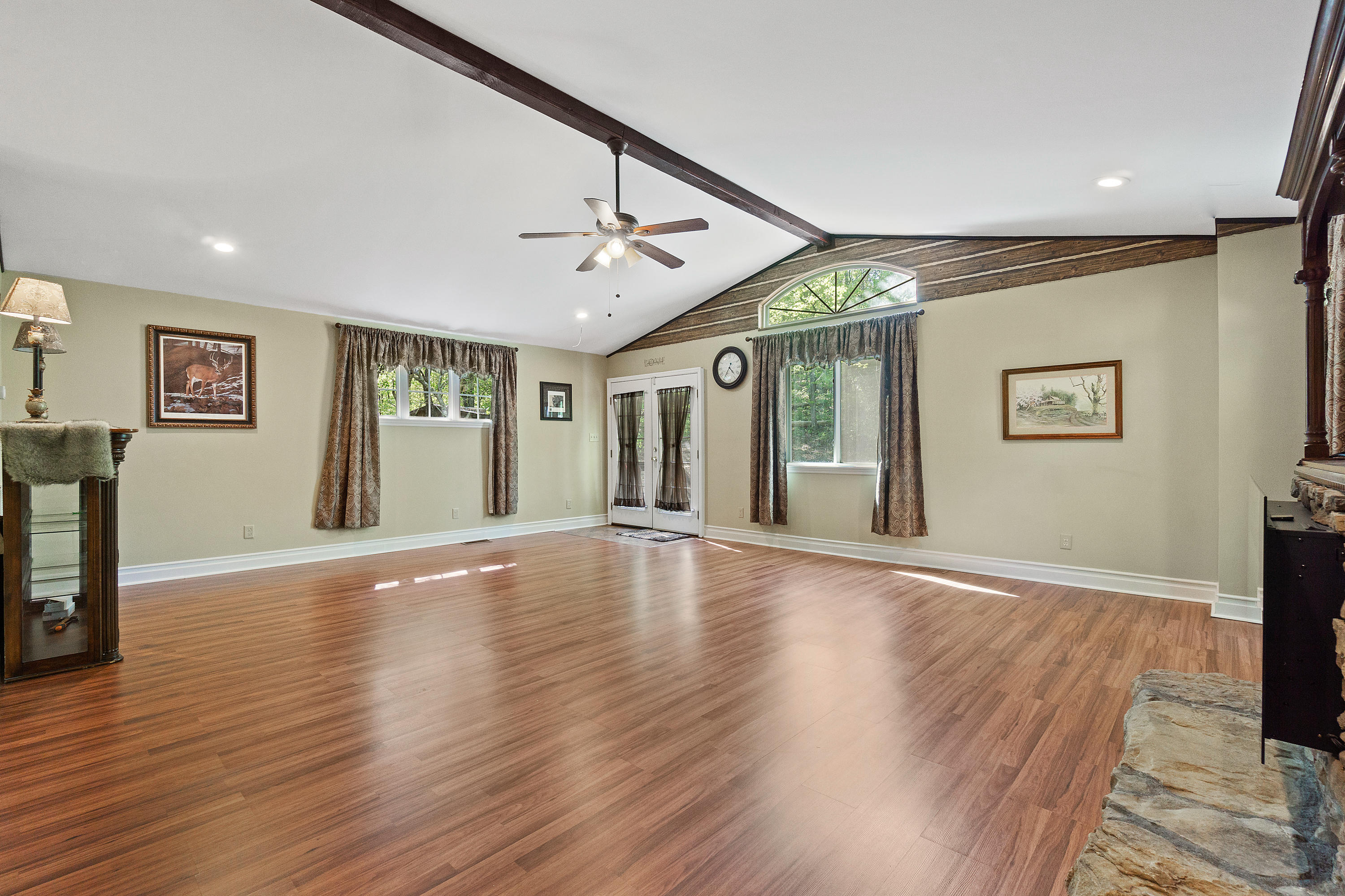 6661 Sandswitch Road Hixson, TN 37343 - Photo 18 of 57 Great room 21 x 17