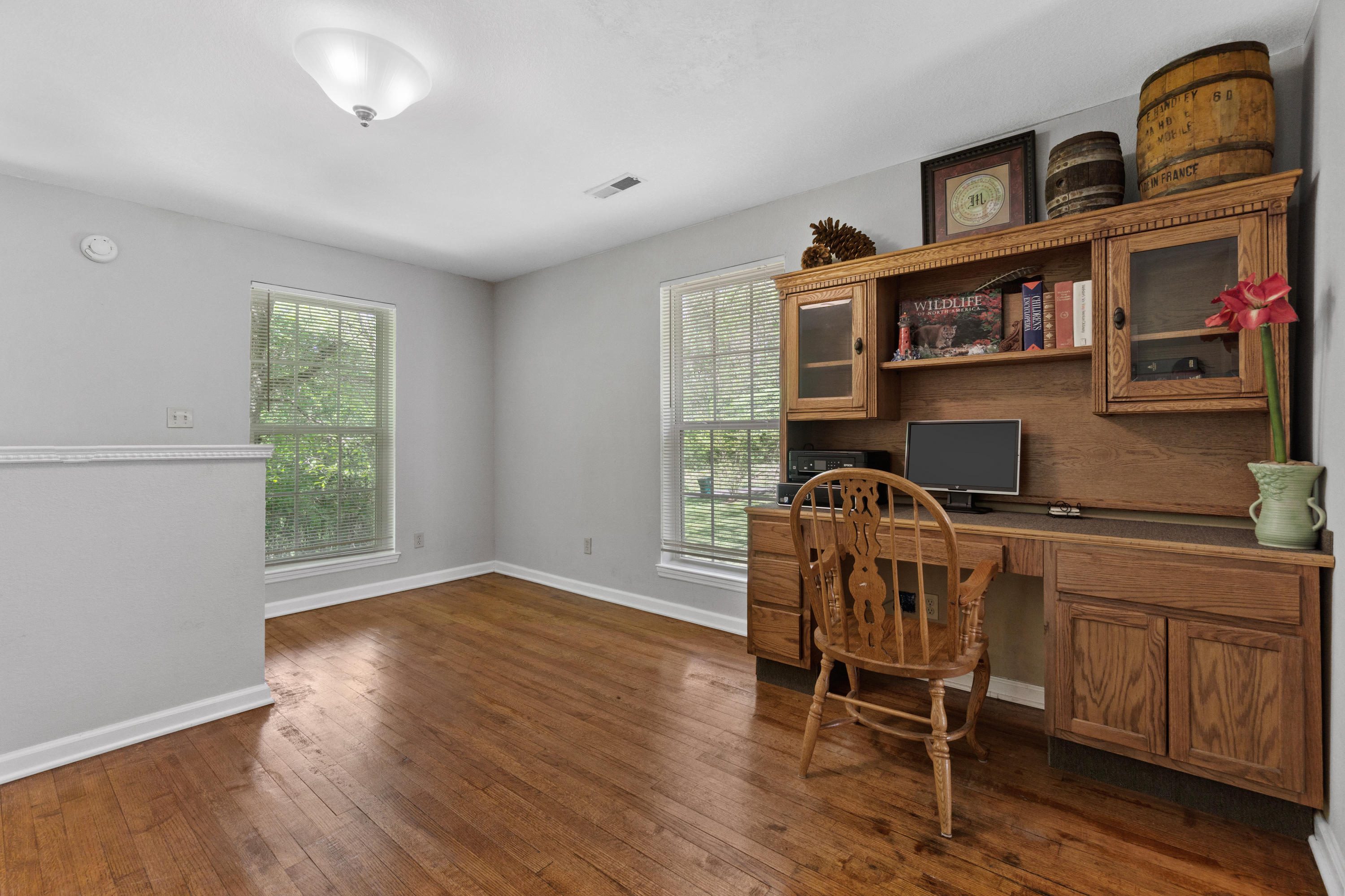 6661 Sandswitch Road Hixson, TN 37343 - Photo 30 of 57 Home office on main level