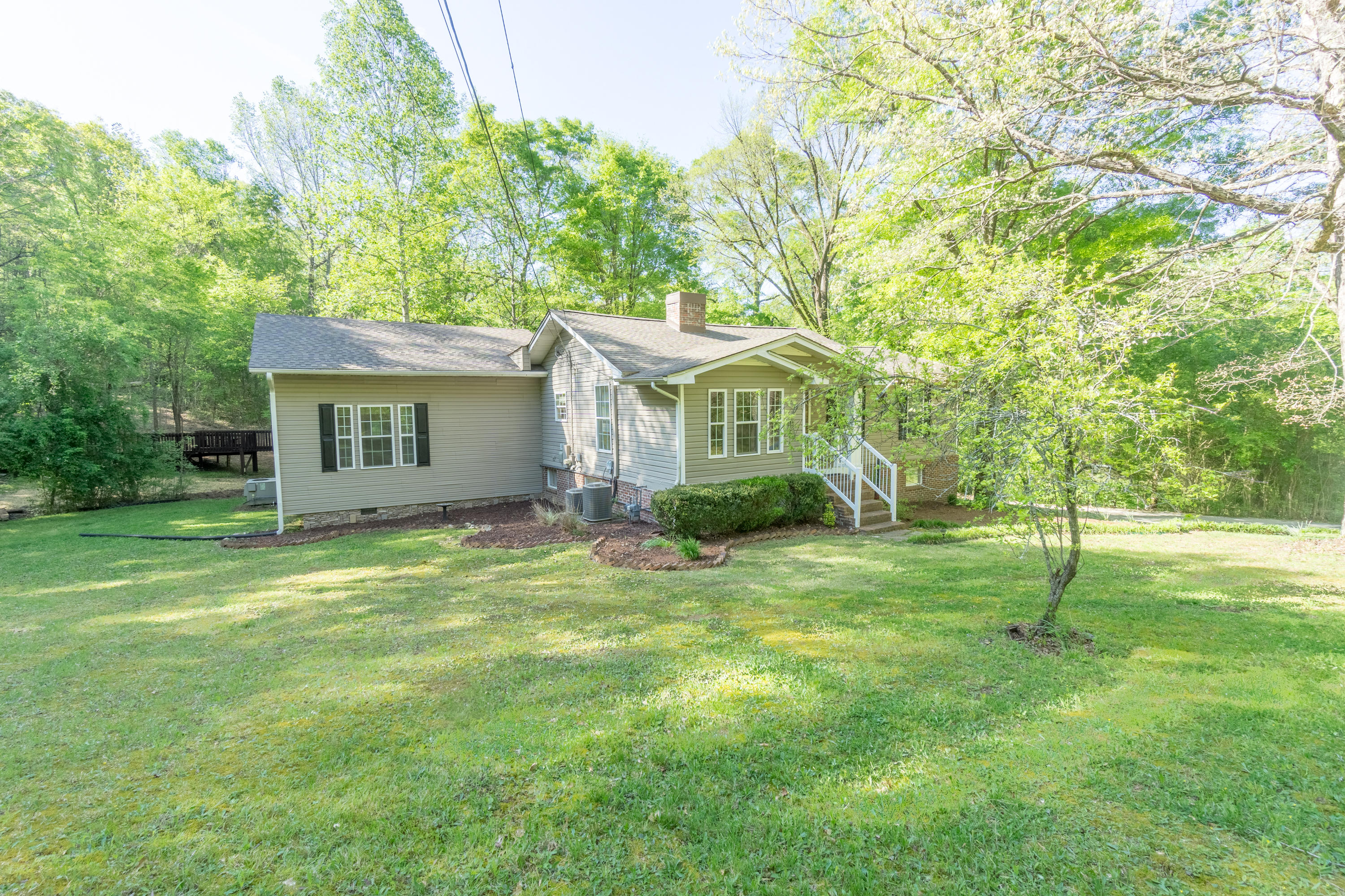 6661 Sandswitch Road Hixson, TN 37343 - Photo 3 of 57 Side yard with view to the back