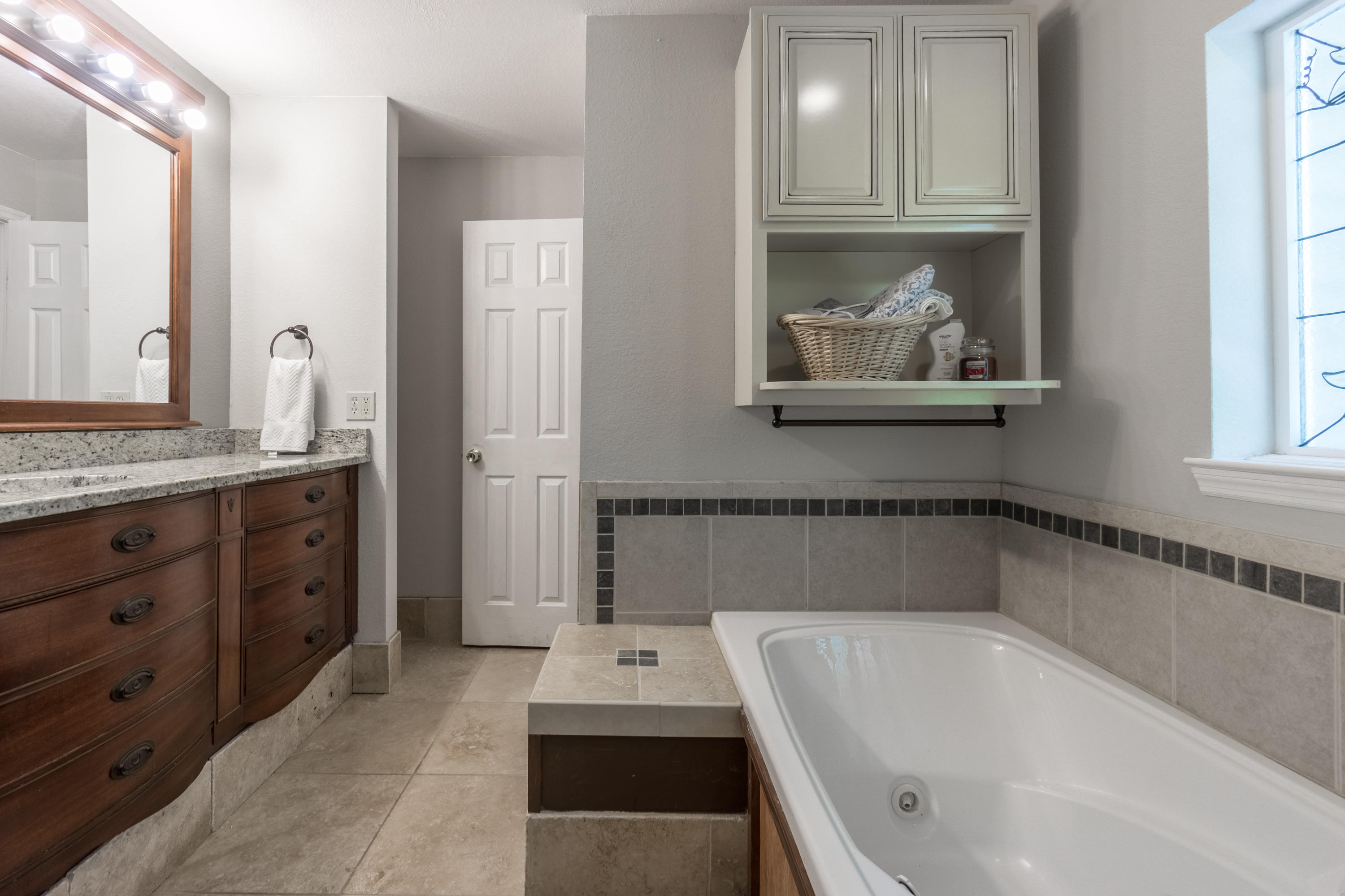 6661 Sandswitch Road Hixson, TN 37343 - Photo 36 of 57 En suite for Bedroom 1