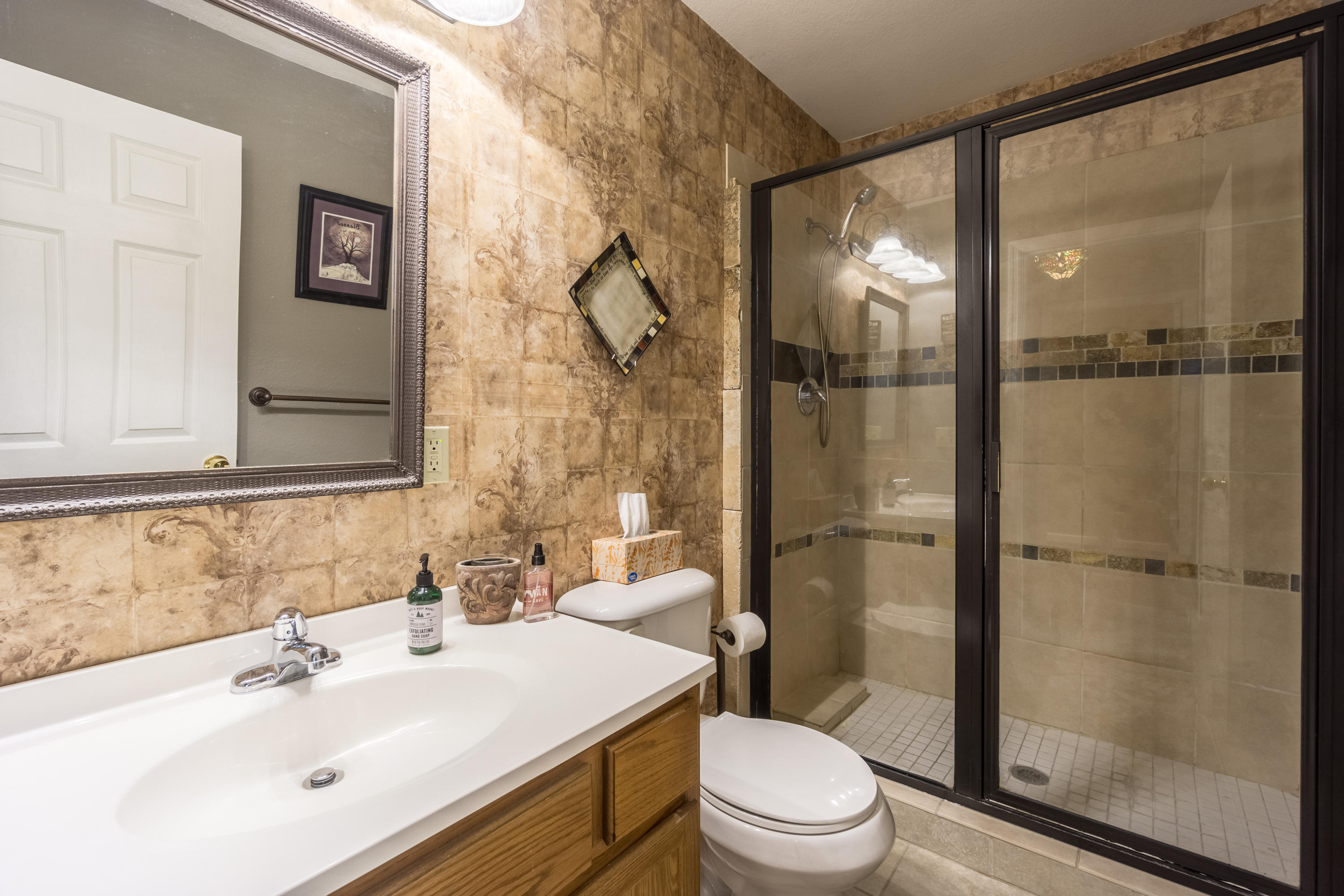 6661 Sandswitch Road Hixson, TN 37343 - Photo 39 of 57 Hall bath on main level