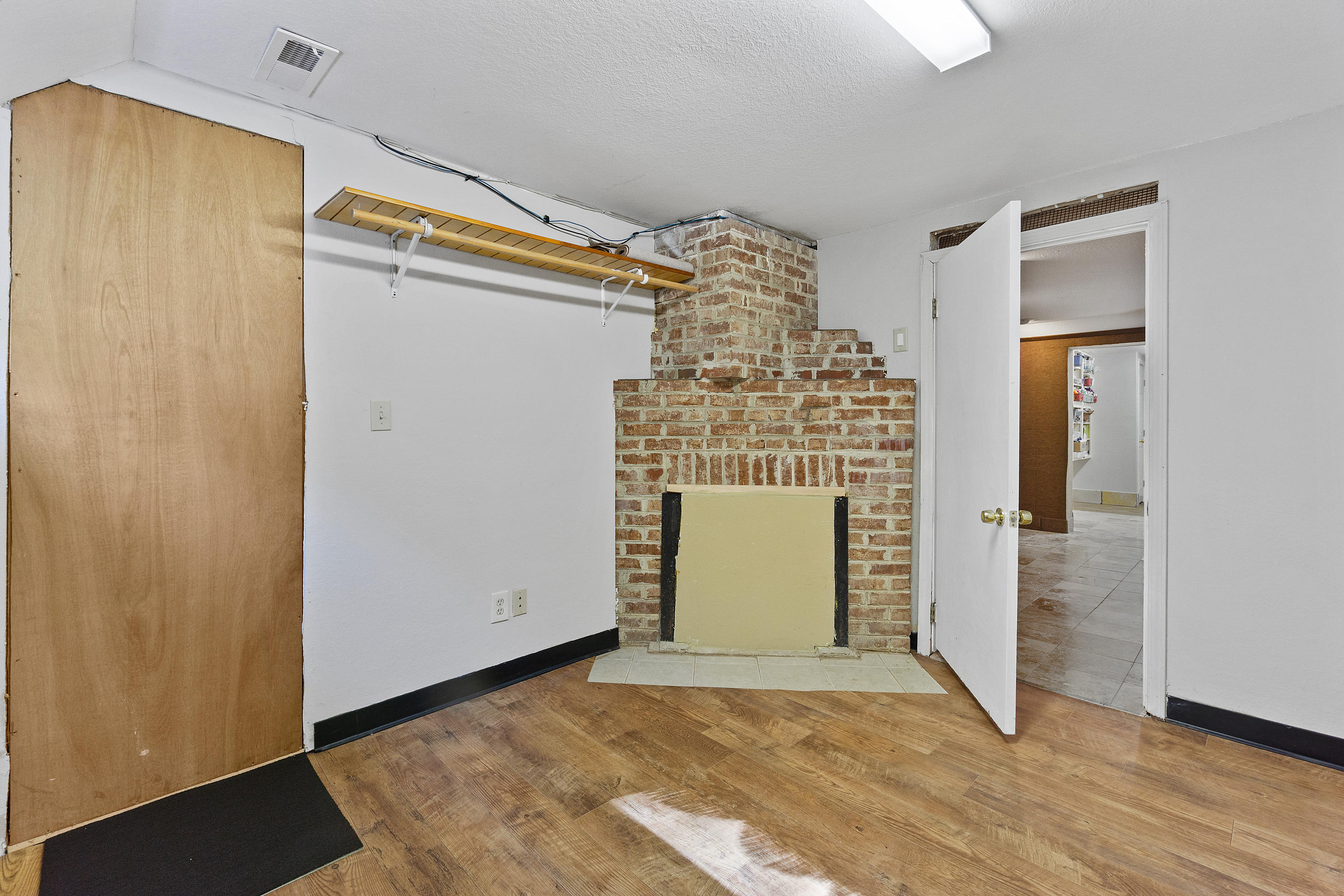 6661 Sandswitch Road Hixson, TN 37343 - Photo 45 of 57 Original non-working fireplace