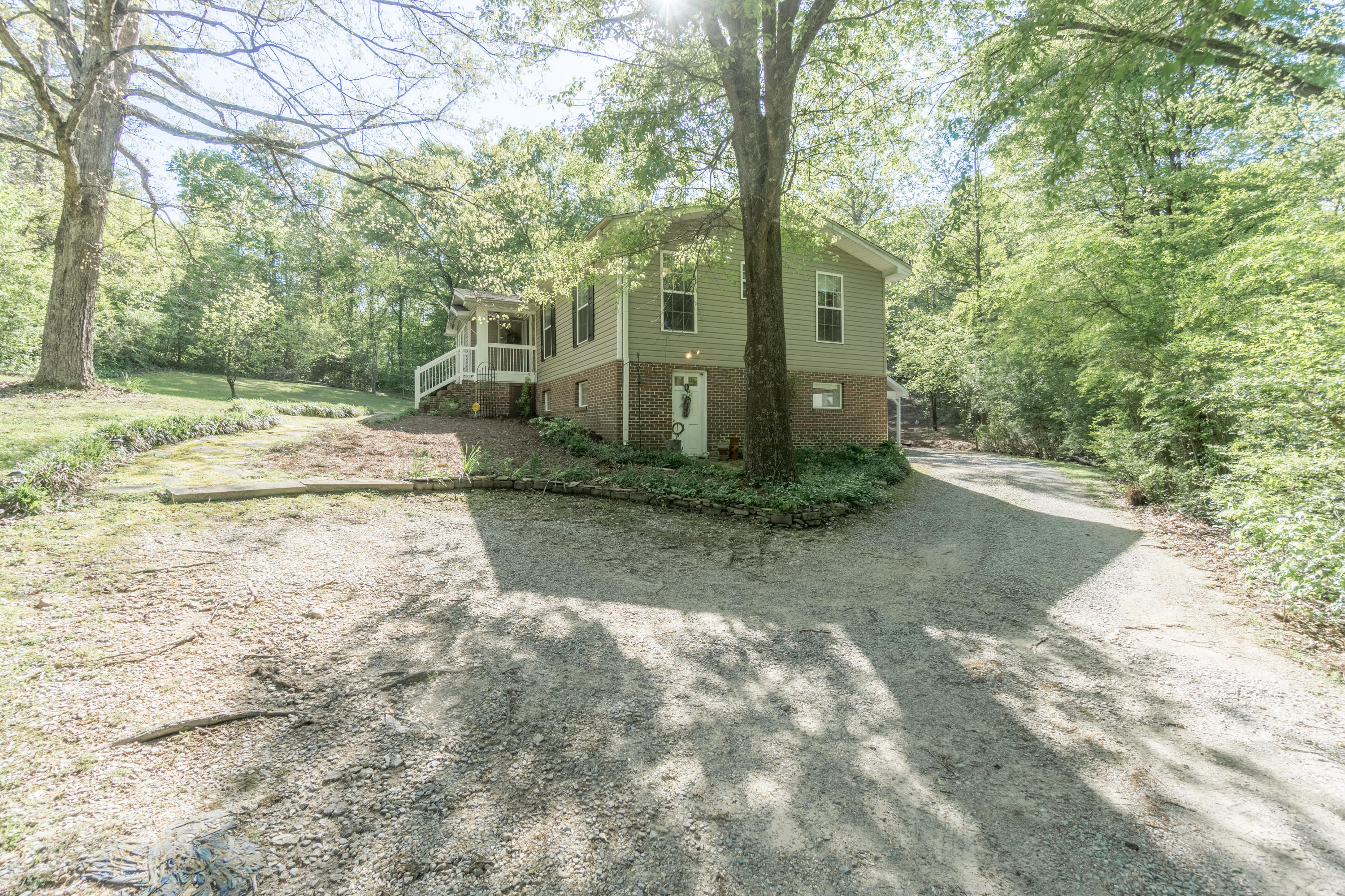 6661 Sandswitch Road Hixson, TN 37343 - Photo 5 of 57 Driveway with turnaround