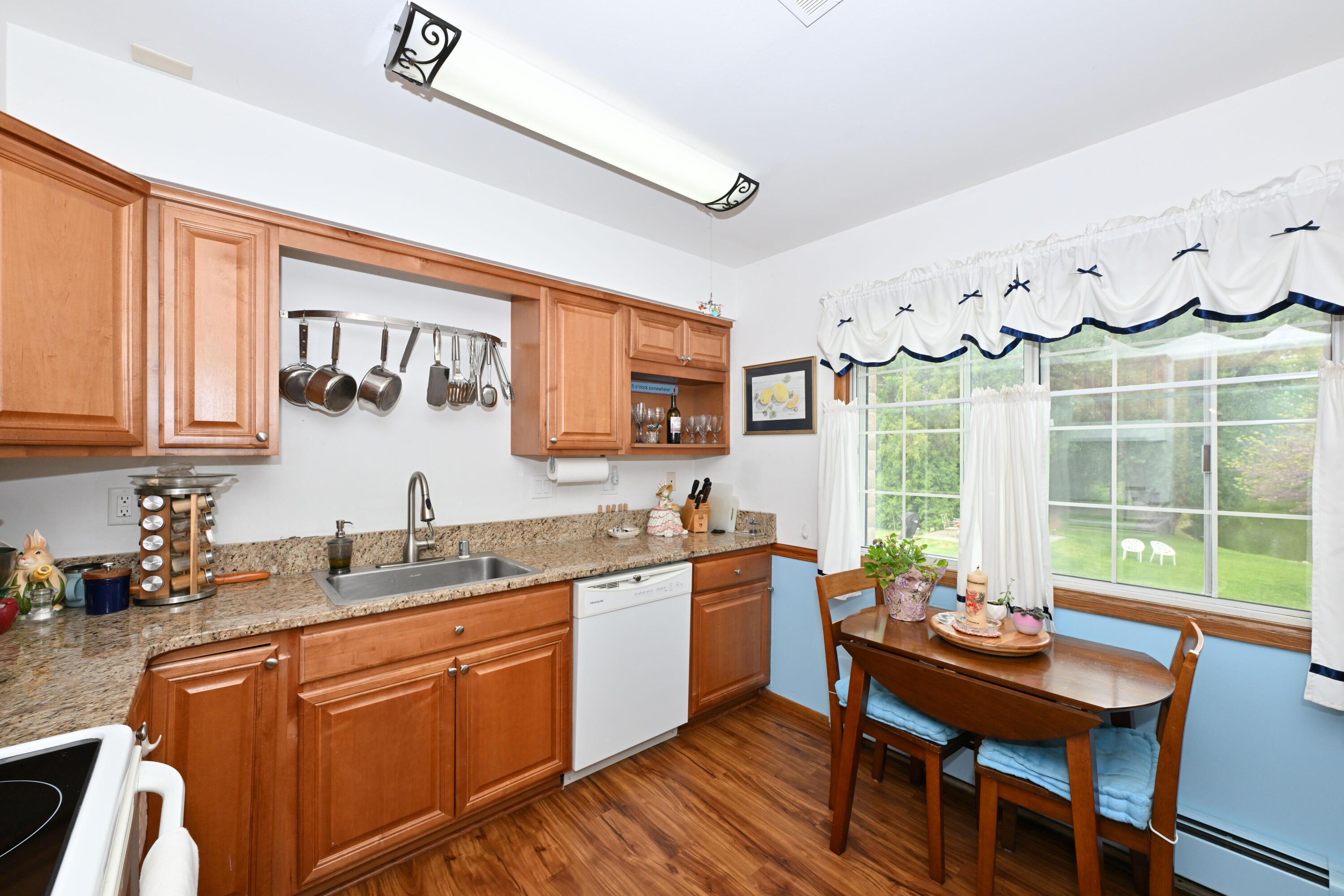 1730 West Green Tree Road, Unit 104 Glendale, WI 53209 - Photo 4 of 28 granite countertops