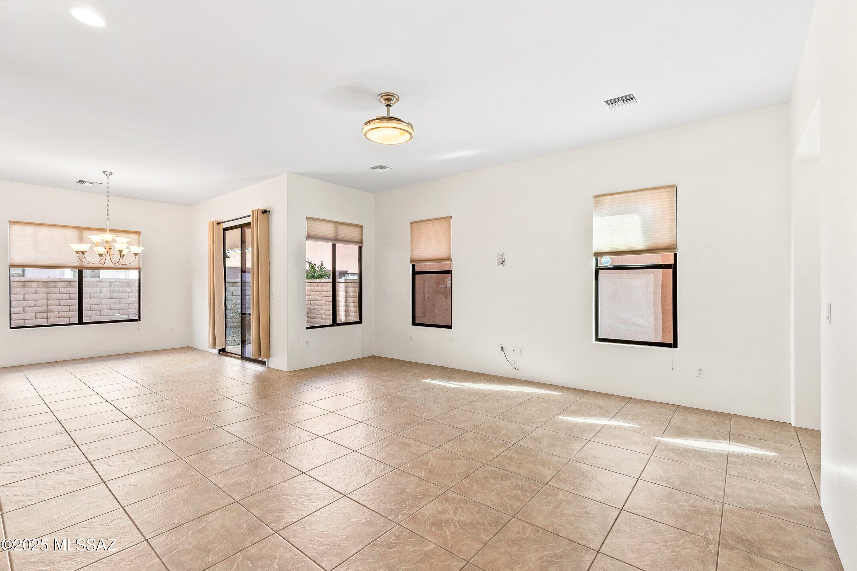 443 East Croydon Park Road Tucson, AZ 85704 - Photo 5 of 28