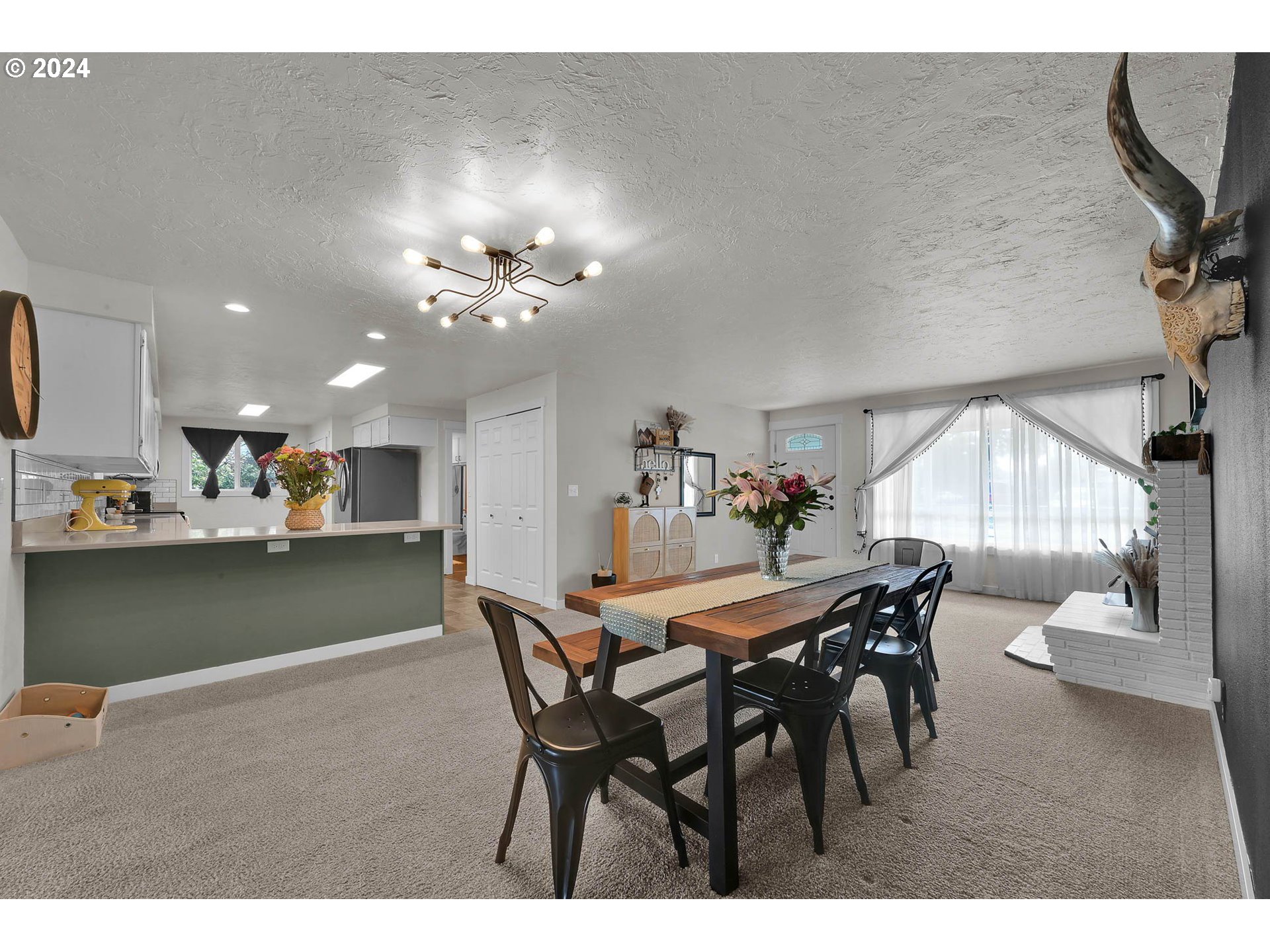 978 Quinalt Street Springfield, OR 97477 - Photo 9 of 37 a view of a dining room with furniture and a chandelier
