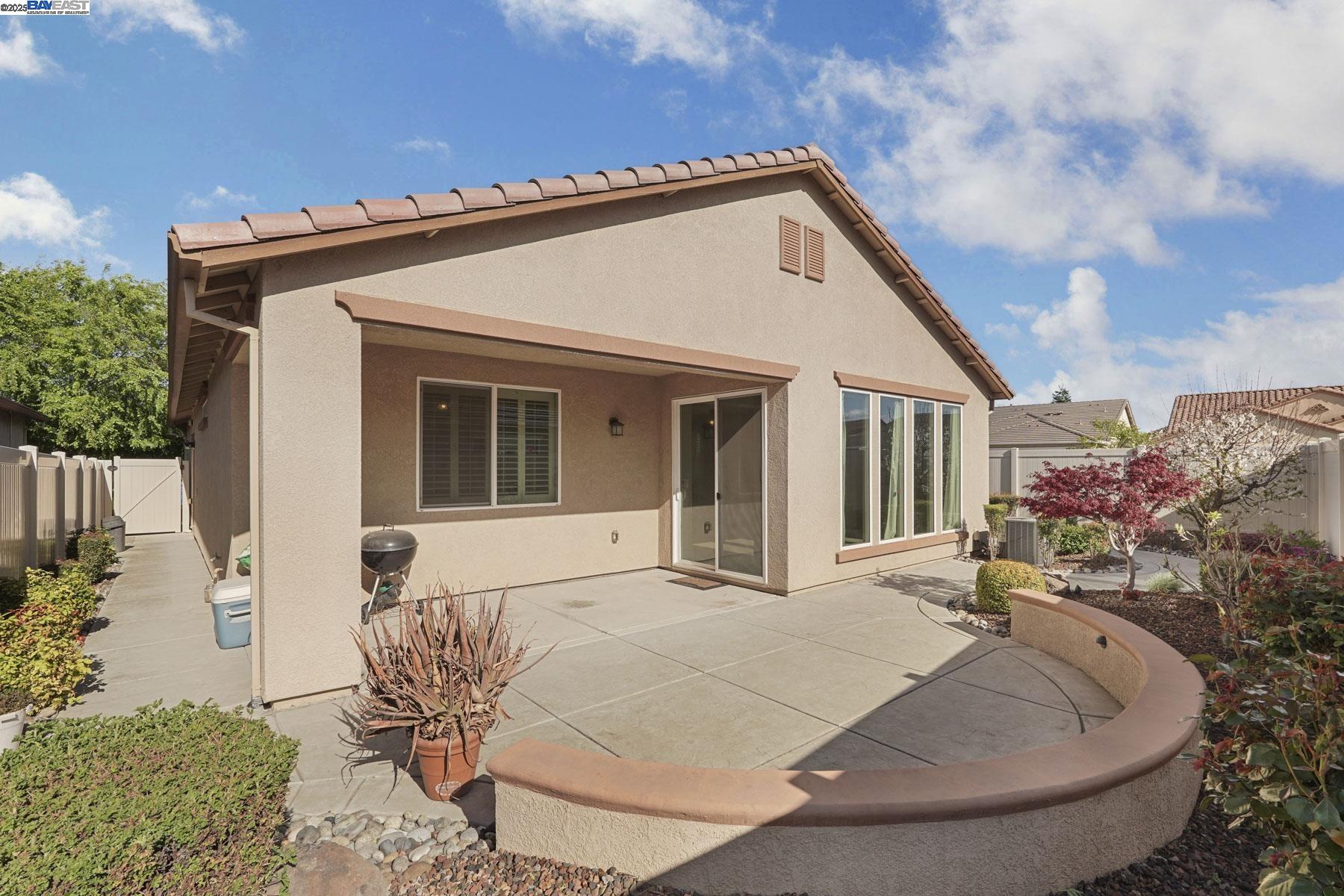 2961 Clear Pt Way Manteca, CA 95336 - Photo 39 of 54 a view of a house with sitting area