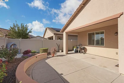 a picture of a lot of buildings