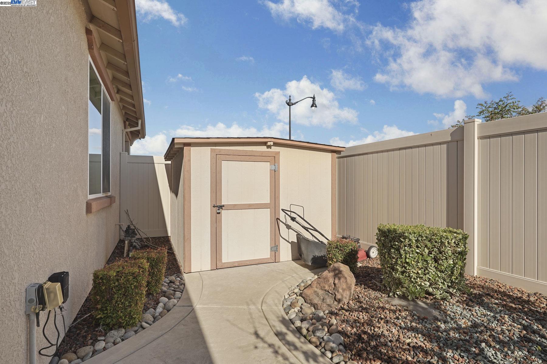 2961 Clear Pt Way Manteca, CA 95336 - Photo 43 of 54 a very nice looking bedroom with a large window