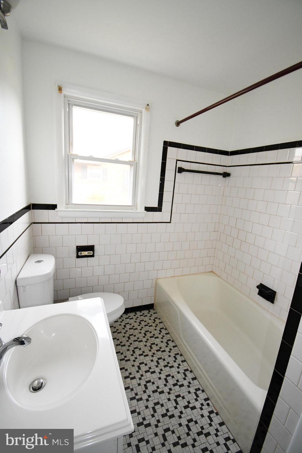 3307 Philadelphia Road Abingdon, MD 21009 - Photo 15 of 29 Main Level Hall Bath