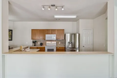 $275,000 | 10319 Grand Clb Drive, San Antonio, TX 78239