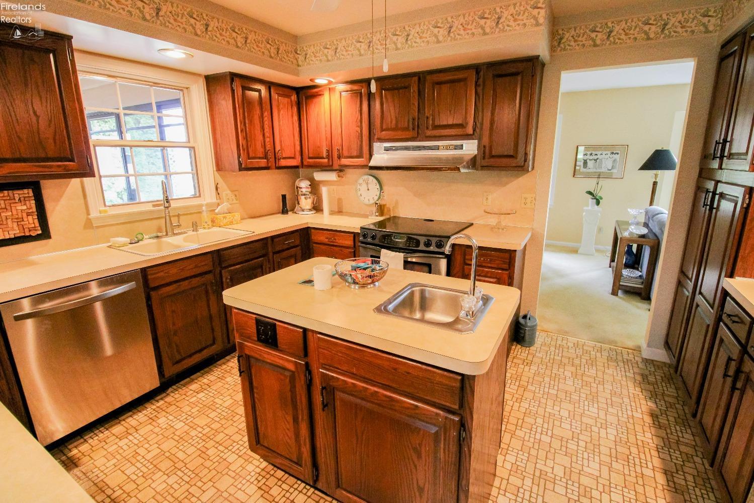 606 Taylor Road Sandusky, OH 44870 - Photo 12 of 40 Gallery Image 12