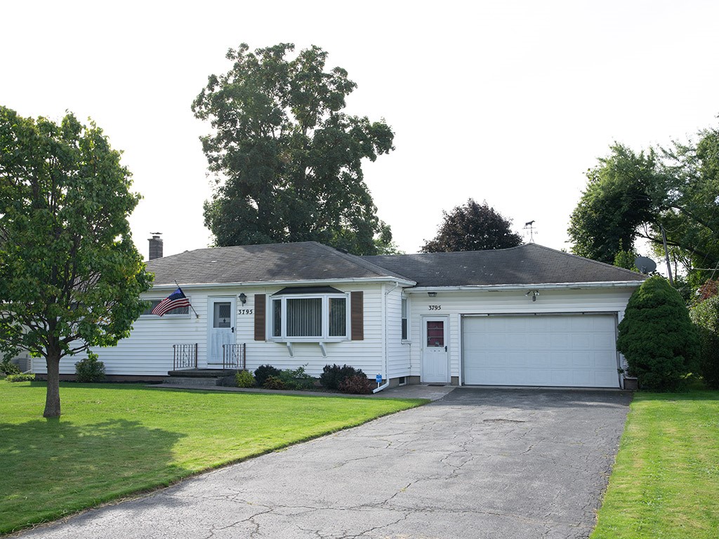 3795 Lyell Road Gates, NY 14606 - Photo 2 of 34