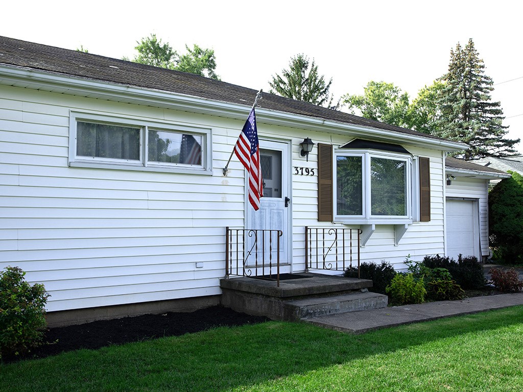 3795 Lyell Road Gates, NY 14606 - Photo 3 of 34