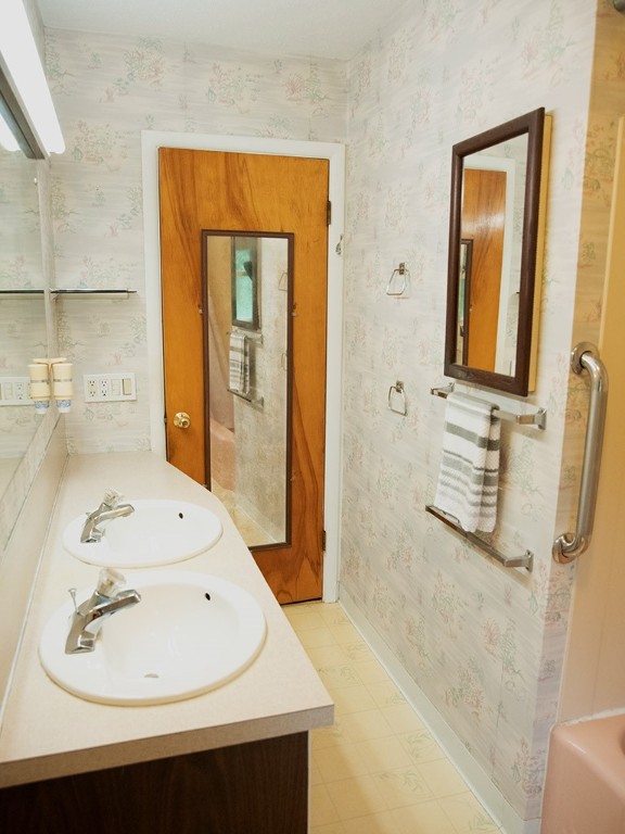 3795 Lyell Road Gates, NY 14606 - Photo 10 of 34