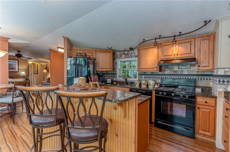 384 Upper Service Road Hookstown, PA 15050 - Photo 3 of 19