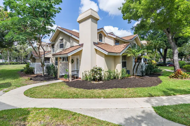 $398,000 | 8110 Oakton Court, Unit 10B, Lake Clarke Shores, FL 33406