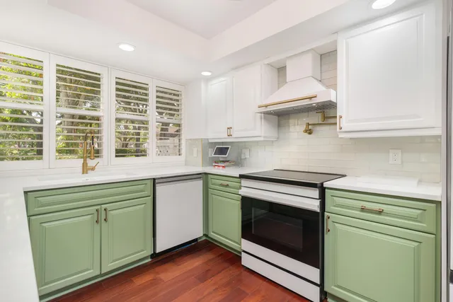 $398,000 | 8110 Oakton Court, Unit 10B, Lake Clarke Shores, FL 33406