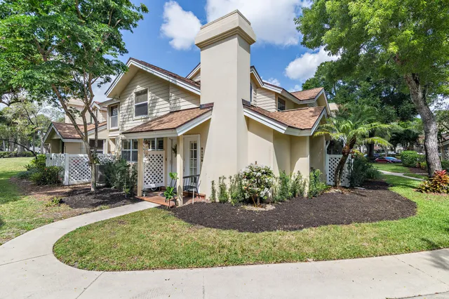 $398,000 | 8110 Oakton Court, Unit 10B, Lake Clarke Shores, FL 33406