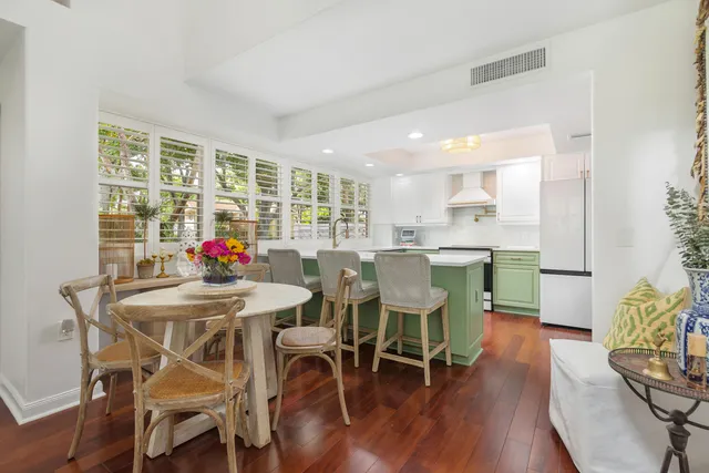 $398,000 | 8110 Oakton Court, Unit 10B, Lake Clarke Shores, FL 33406