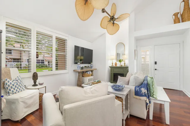 $398,000 | 8110 Oakton Court, Unit 10B, Lake Clarke Shores, FL 33406