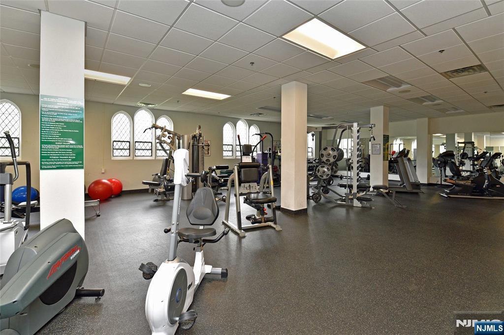 4201 Rio Vista Drive, Unit 4201 Mahwah, NJ 07430 - Photo 27 of 34 a room with gym equipment