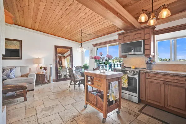 $335,000 | 1039 Hillsboro Mile, Unit 22, Hillsboro Beach, FL 33064