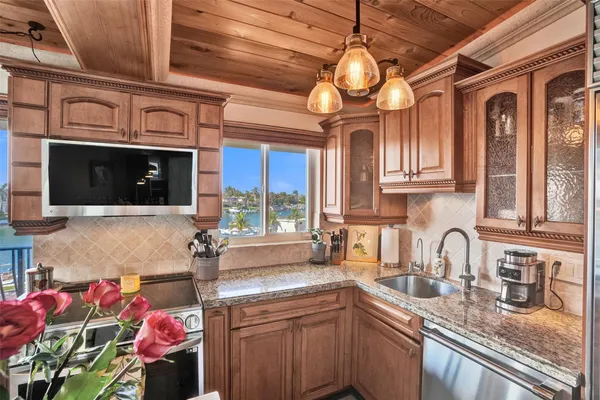 $335,000 | 1039 Hillsboro Mile, Unit 22, Hillsboro Beach, FL 33064