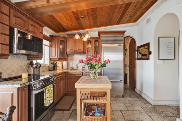 $335,000 | 1039 Hillsboro Mile, Unit 22, Hillsboro Beach, FL 33064