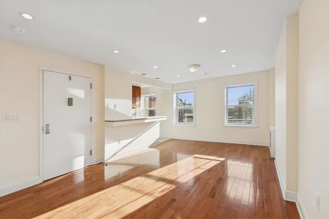 $3,300 | 124 President Street, Unit 4 | Columbia Street Waterfront