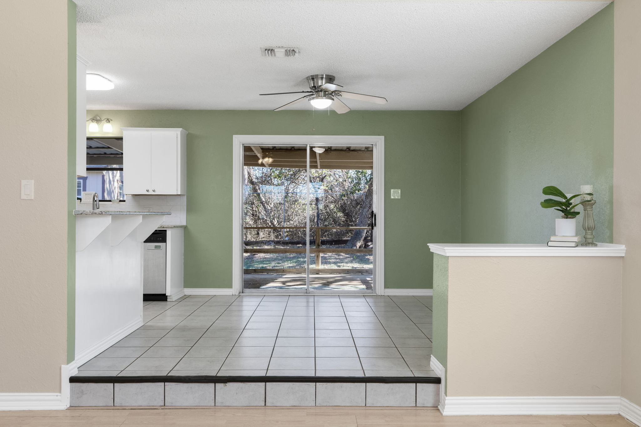 500 Grand Prairie Circle Dripping Springs, TX 78620 - Photo 10 of 40 step up into dining area