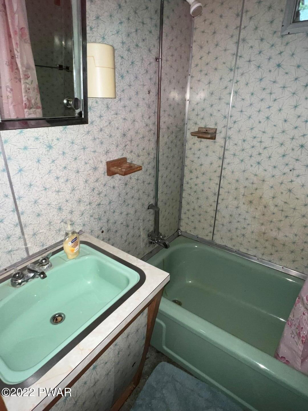 187 Tauschman Road Greentown, PA 18426 - Photo 30 of 51 BATHROOM