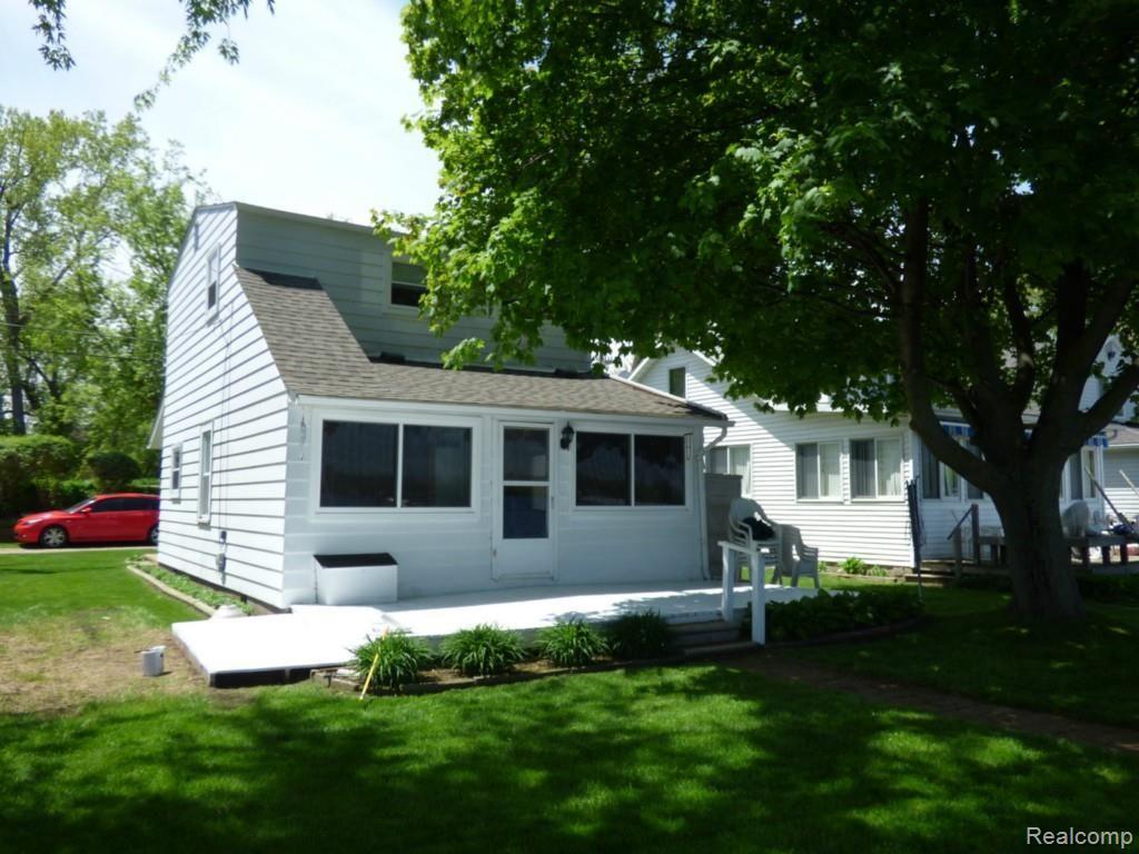 9352 Dexter-Pinckney Road Pinckney, MI 48169 - Photo 1 of 27 1 FRONT.jpg