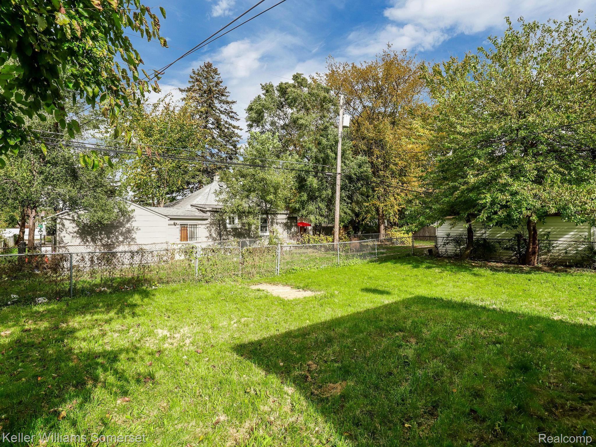 8237 Rivard Avenue Warren, MI 48089 - Photo 23 of 28 FENCED YARD