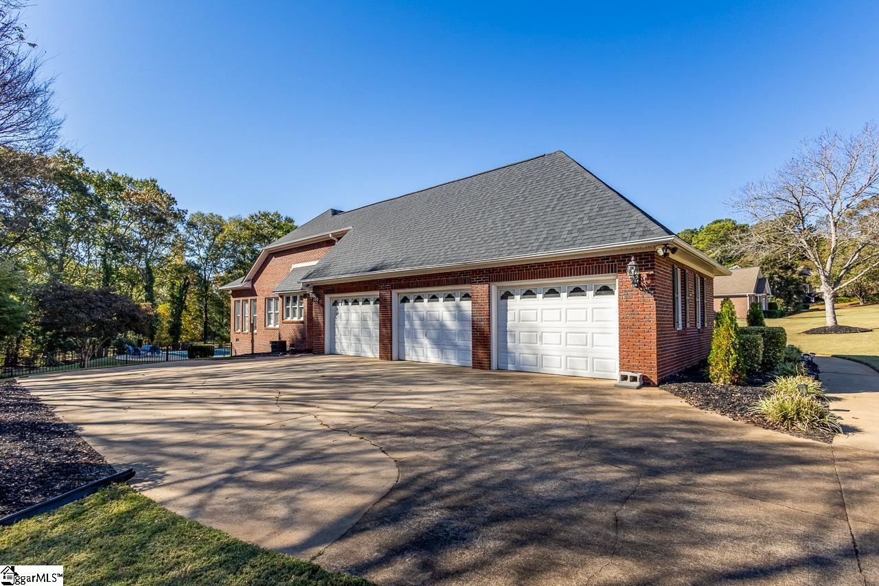 204 Aberdeen Drive Anderson, SC 29621 - Photo 3 of 36