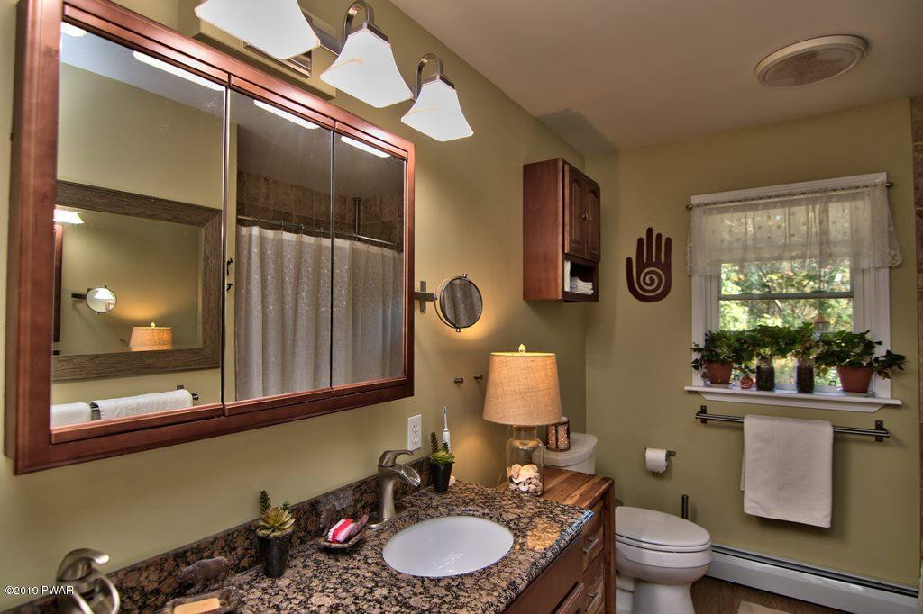 32 Myrtle Street Waymart, PA 18472 - Photo 21 of 44 Full Bath