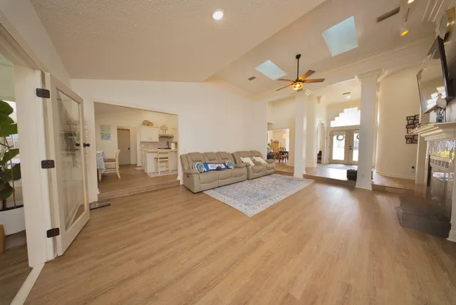 a view of a livingroom with furniture and a ceiling fan