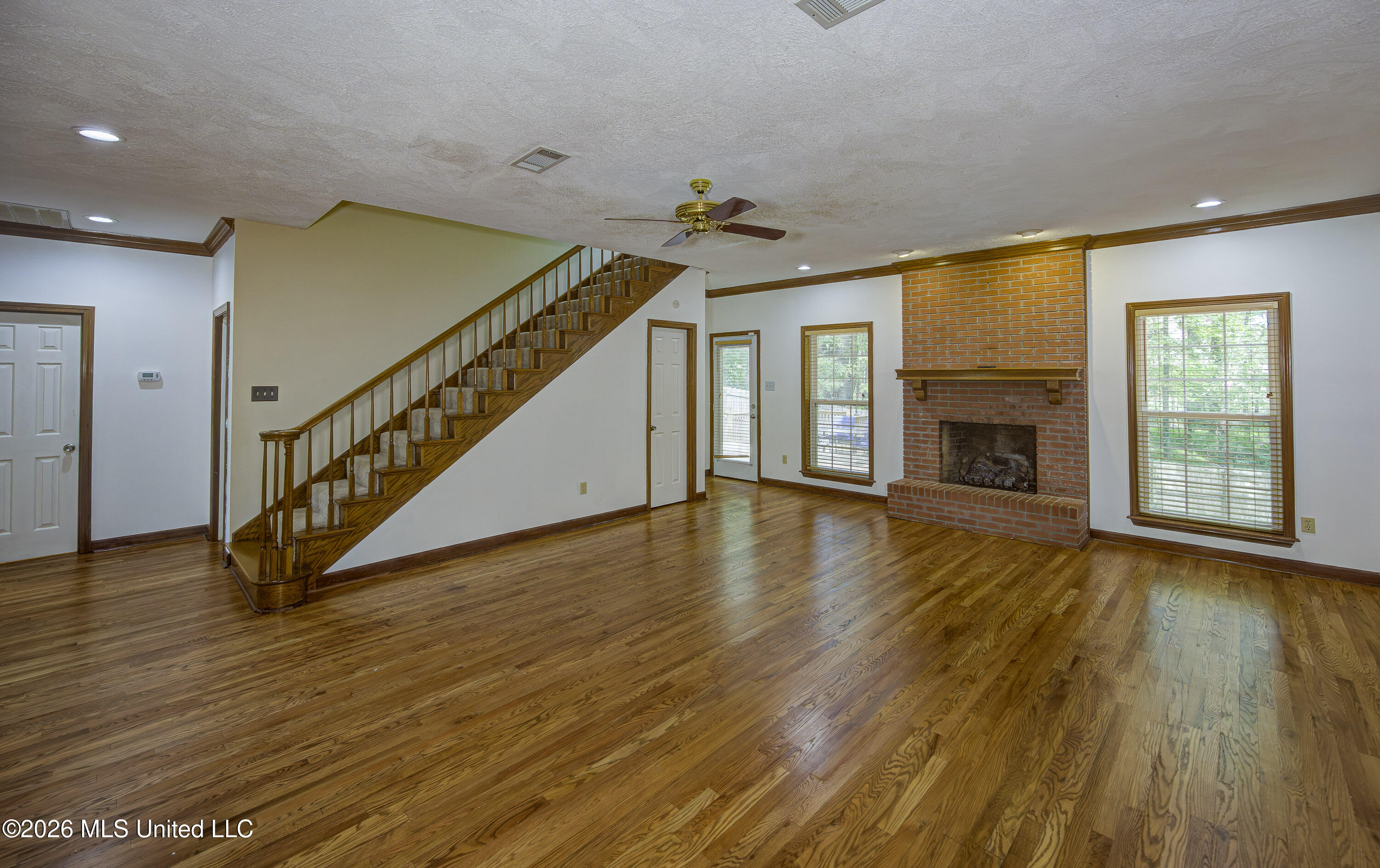6003 Queens Point Vicksburg, MS 39180 - Photo 8 of 47 Living Room 2