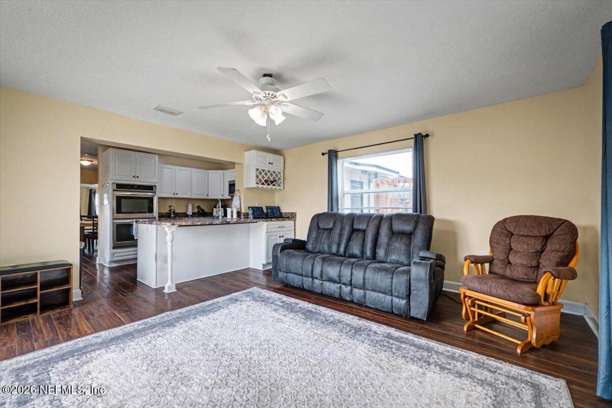 2425 Tulsa Road North Jacksonville, FL 32218 - Photo 11 of 30 Living Room