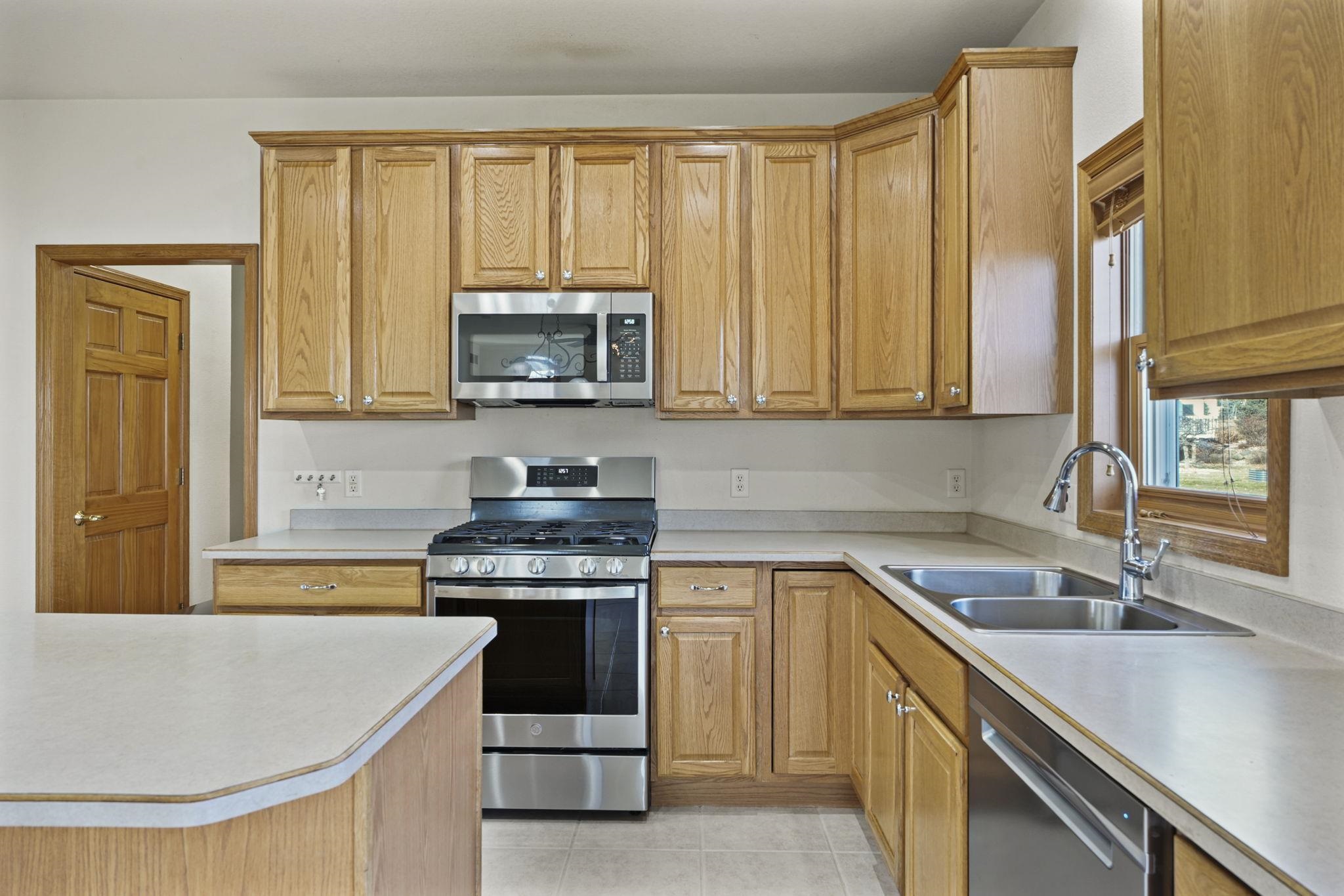 3026 Saddle Brooke Trail Sun Prairie, WI 53590 - Photo 11 of 53