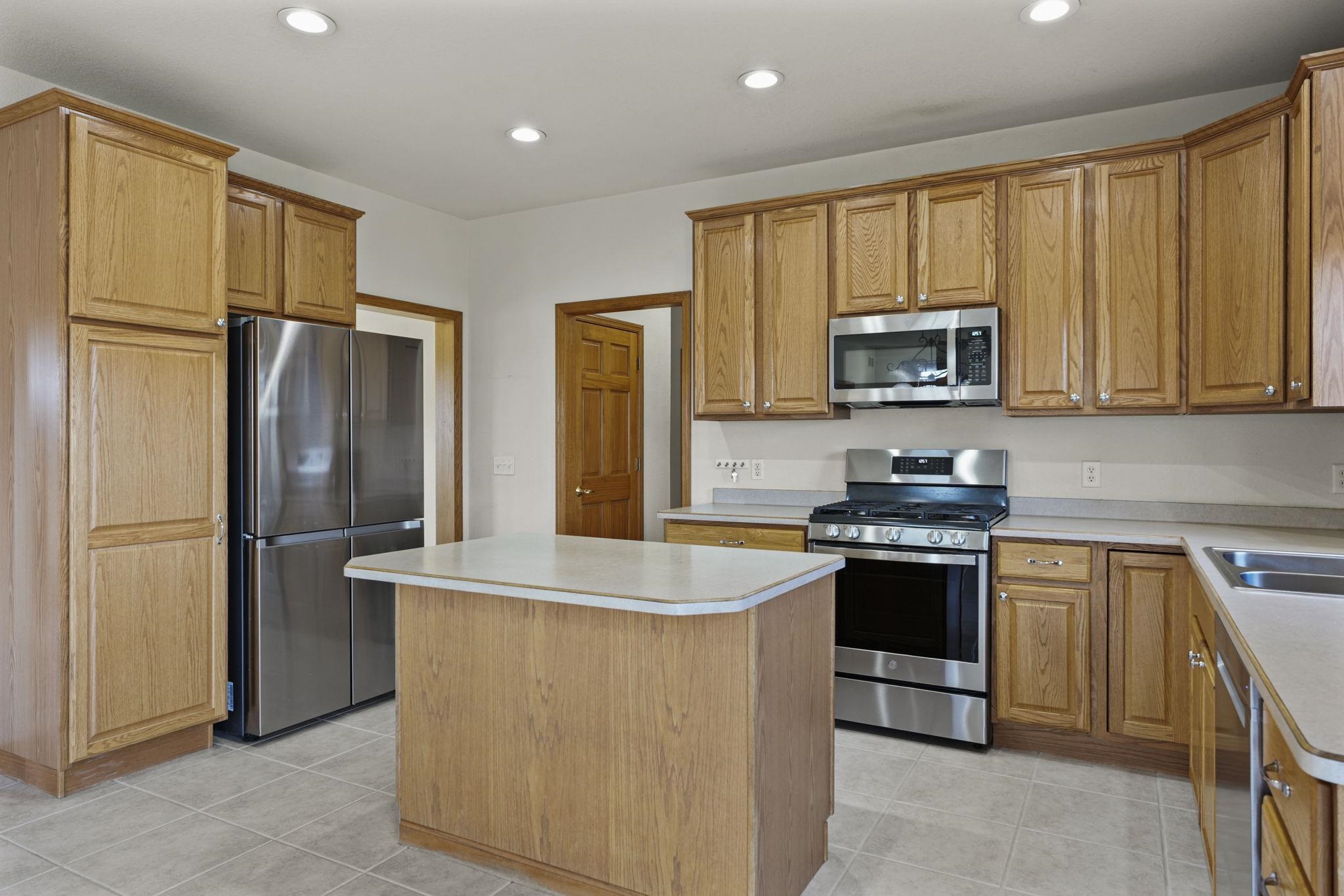 3026 Saddle Brooke Trail Sun Prairie, WI 53590 - Photo 12 of 53