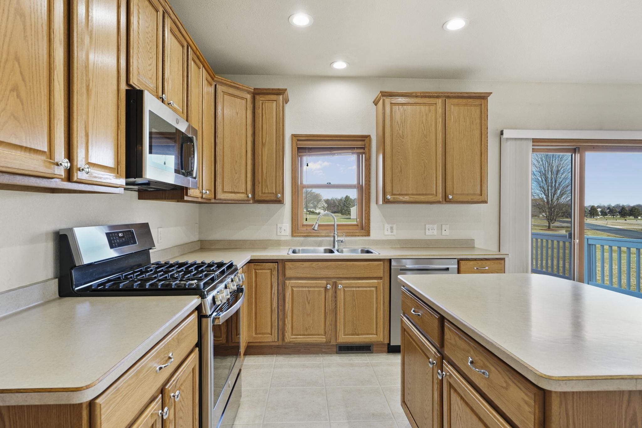 3026 Saddle Brooke Trail Sun Prairie, WI 53590 - Photo 13 of 53